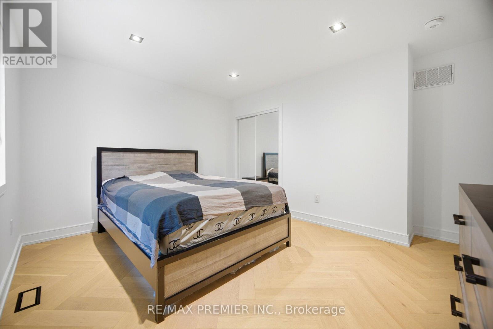 19 Jacinta Drive, Toronto, Ontario  M6L 1H6 - Photo 25 - W13656414