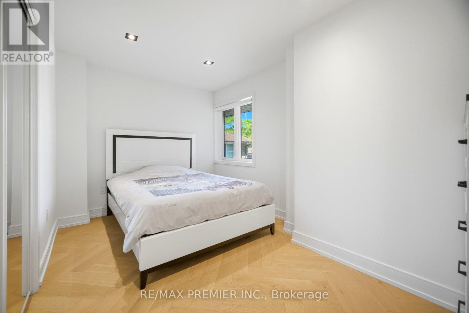 19 Jacinta Drive, Toronto, Ontario  M6L 1H6 - Photo 26 - W13656414