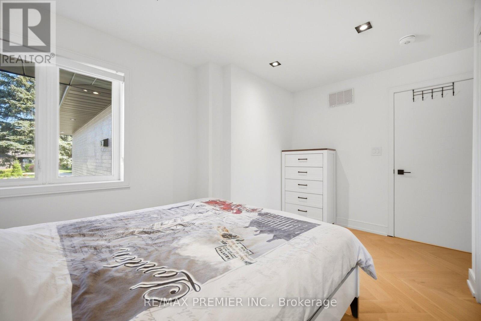 19 Jacinta Drive, Toronto, Ontario  M6L 1H6 - Photo 27 - W13656414