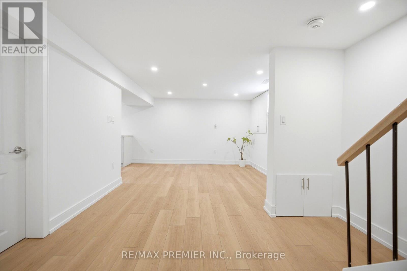 19 Jacinta Drive, Toronto, Ontario  M6L 1H6 - Photo 32 - W13656414