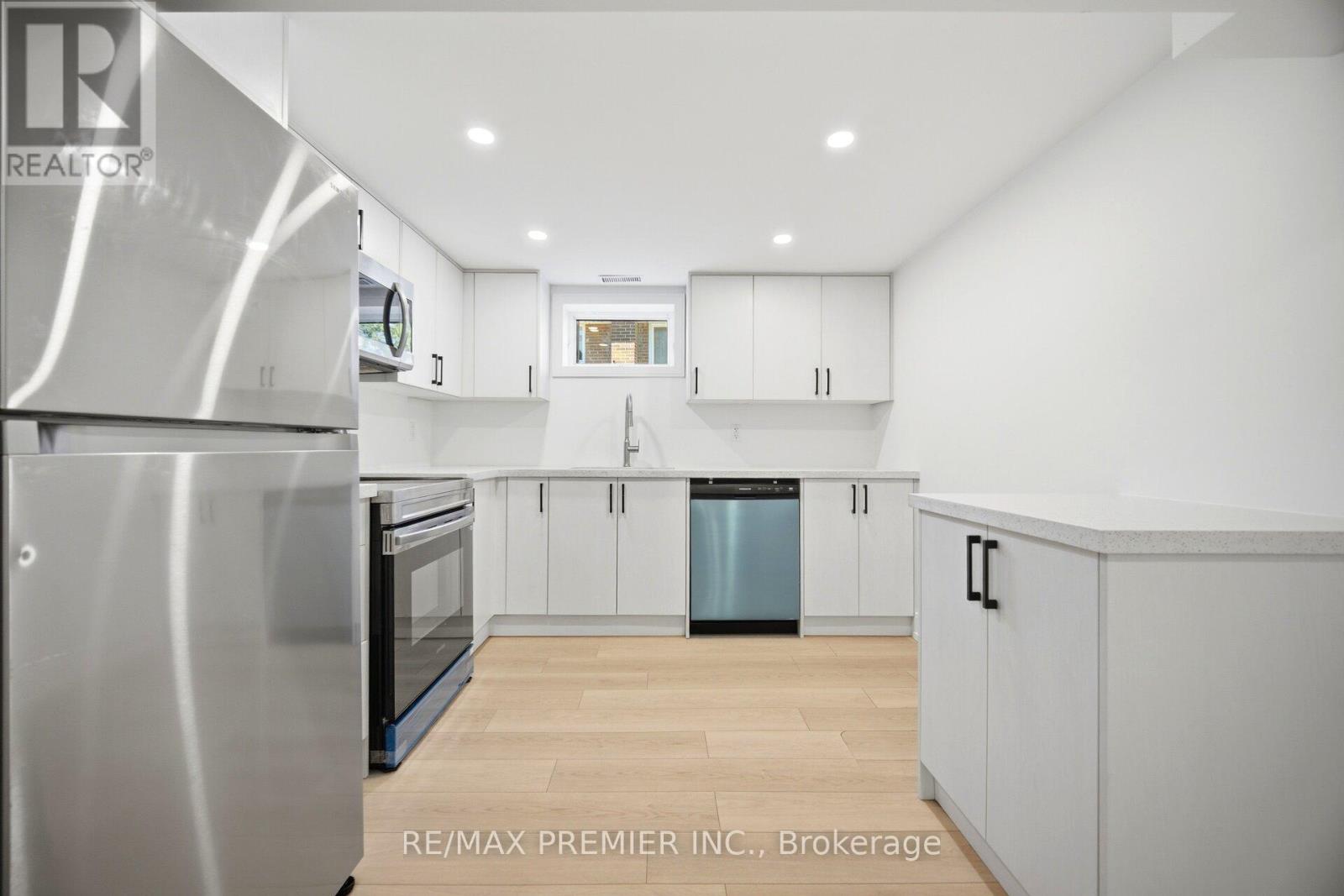 19 Jacinta Drive, Toronto, Ontario  M6L 1H6 - Photo 35 - W13656414