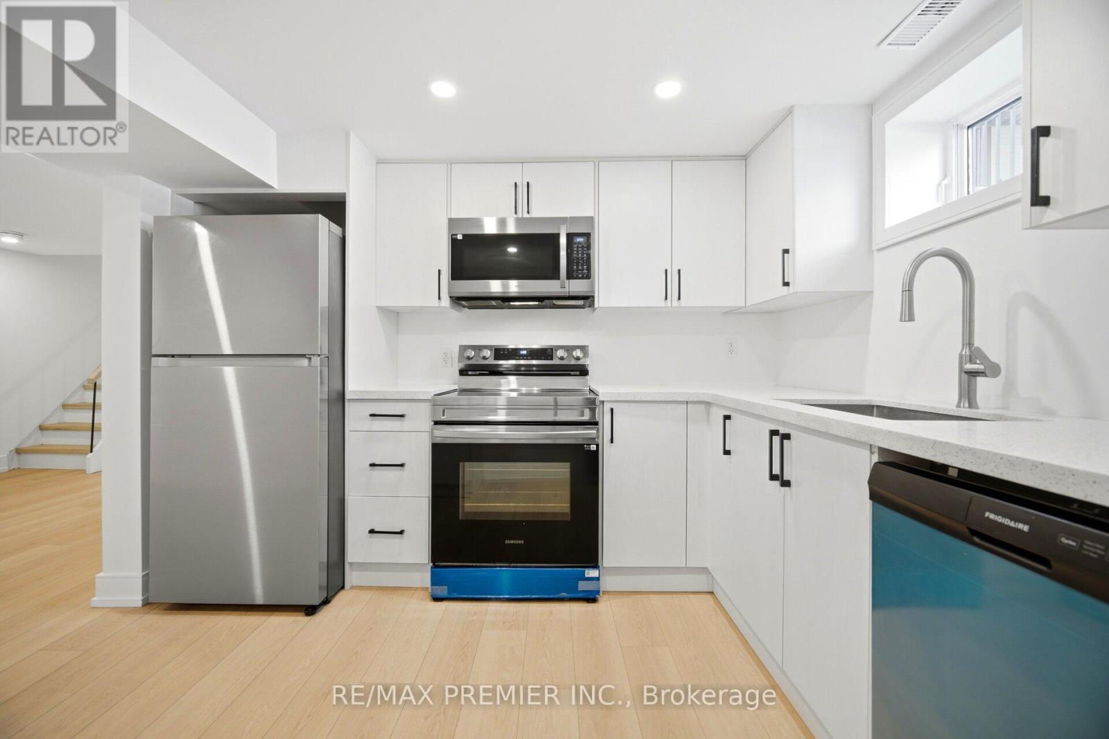 19 Jacinta Drive, Toronto, Ontario  M6L 1H6 - Photo 36 - W13656414