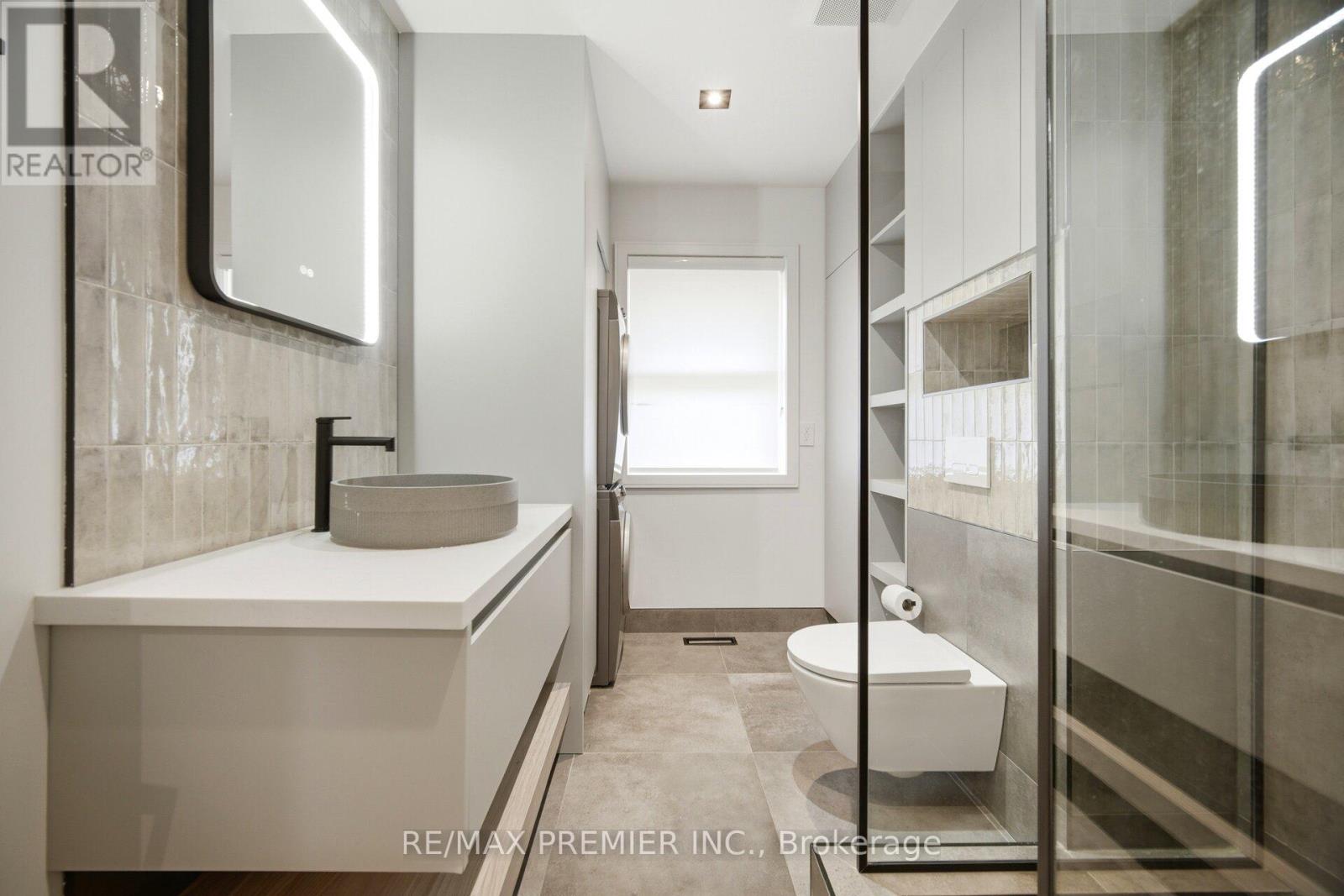 19 Jacinta Drive, Toronto, Ontario  M6L 1H6 - Photo 4 - W13656414