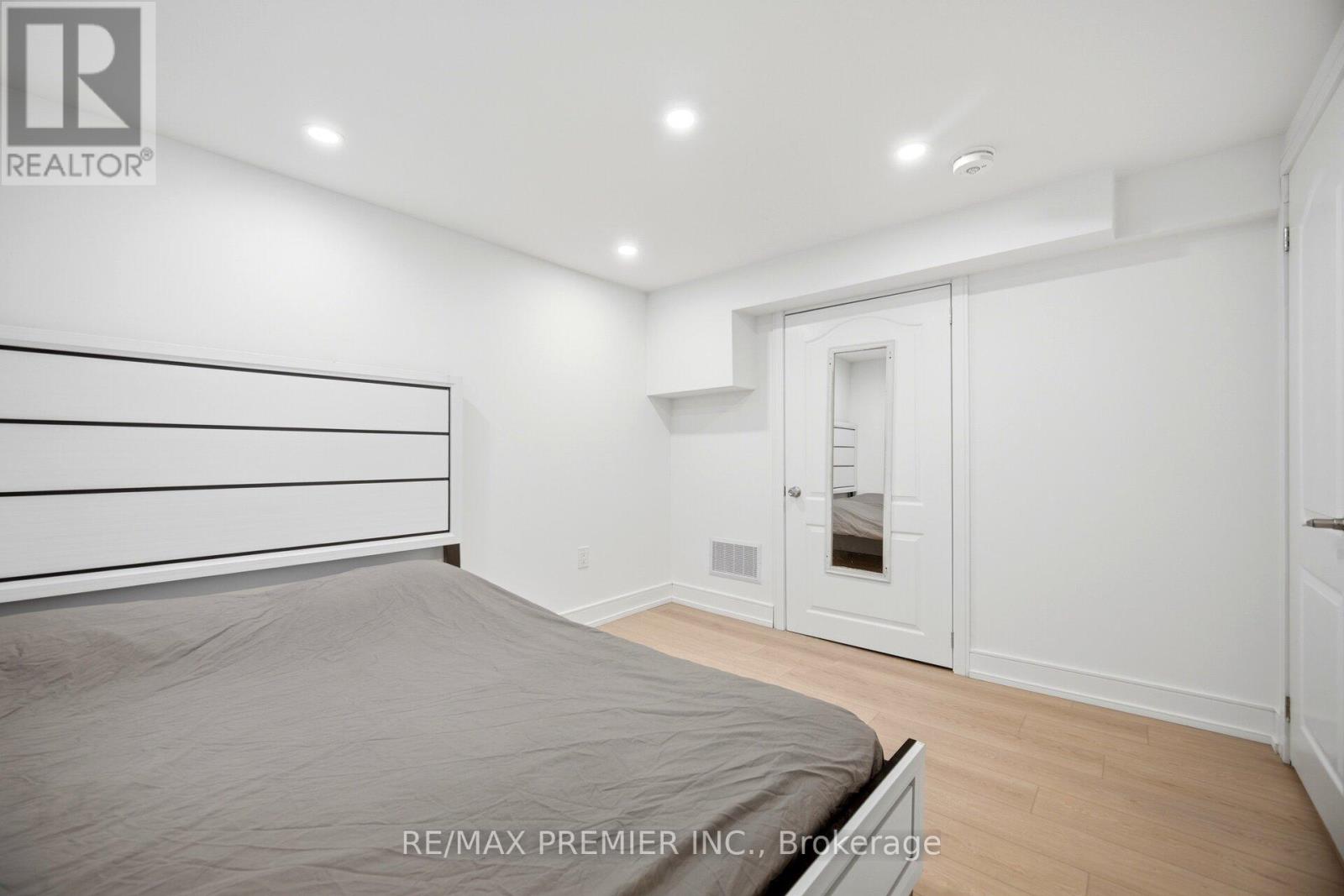 19 Jacinta Drive, Toronto, Ontario  M6L 1H6 - Photo 44 - W13656414