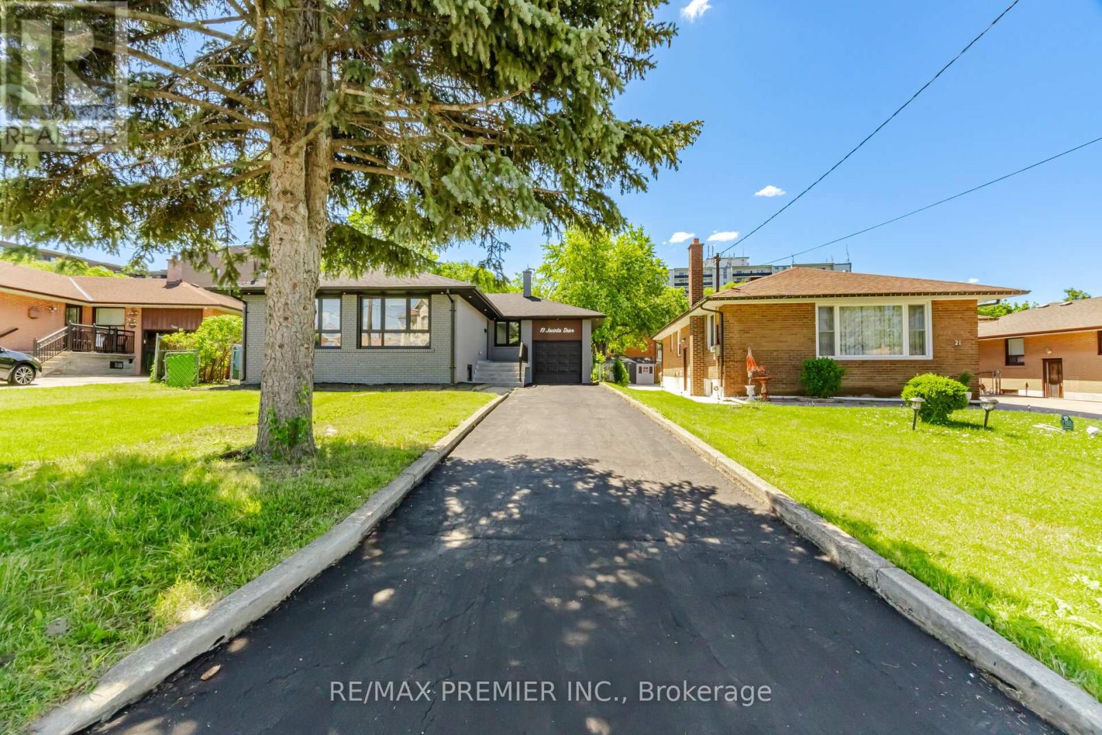 19 Jacinta Drive, Toronto, Ontario  M6L 1H6 - Photo 46 - W13656414