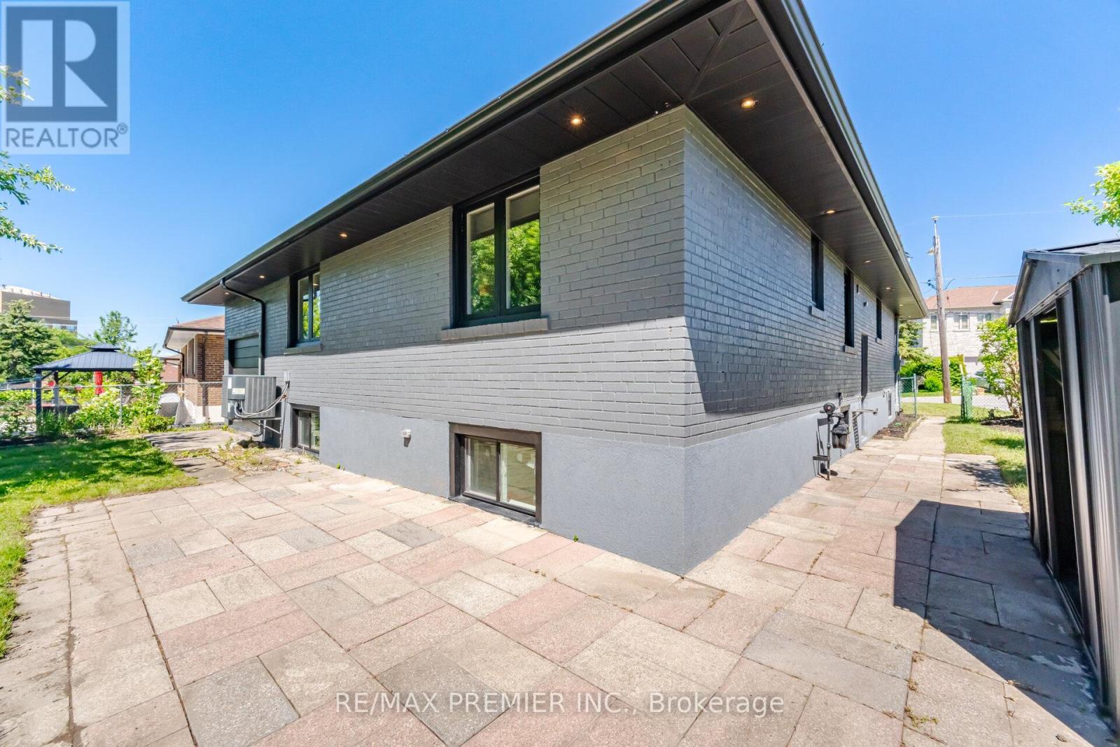 19 Jacinta Drive, Toronto, Ontario  M6L 1H6 - Photo 48 - W13656414