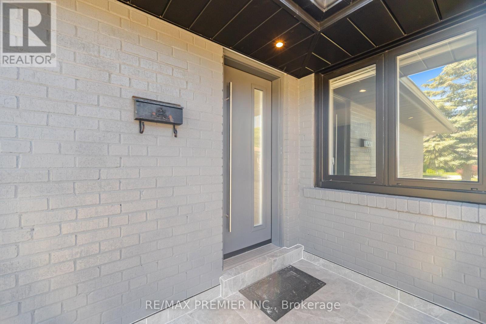 19 Jacinta Drive, Toronto, Ontario  M6L 1H6 - Photo 6 - W13656414