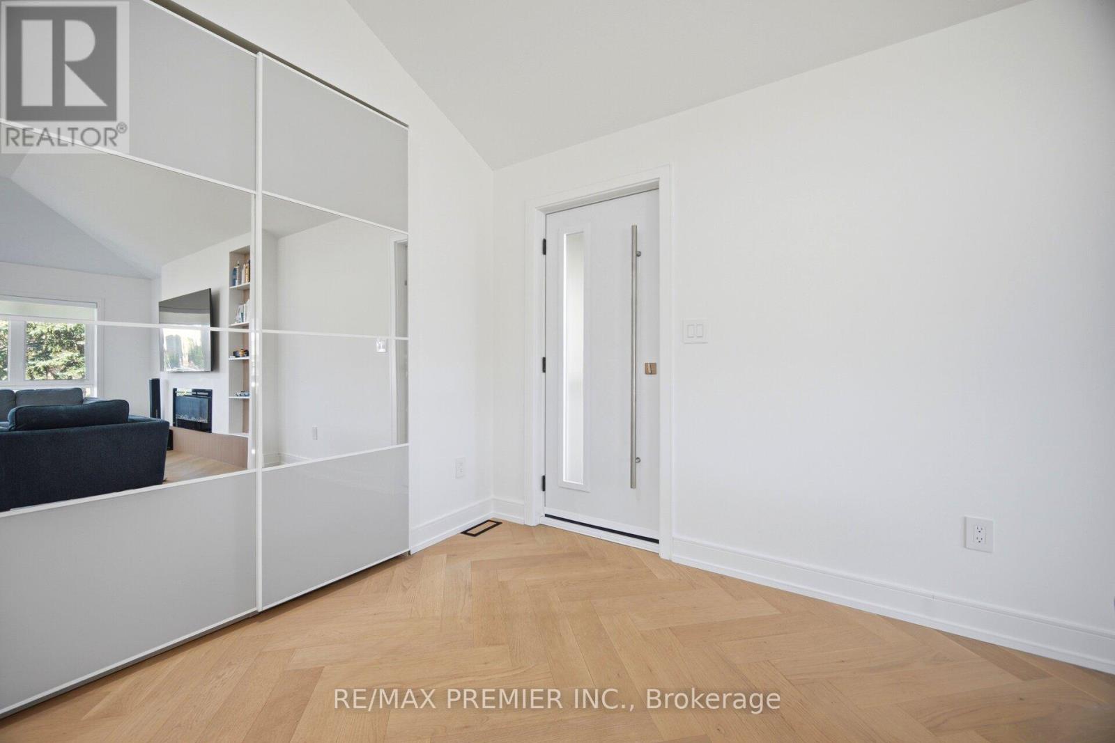 19 Jacinta Drive, Toronto, Ontario  M6L 1H6 - Photo 7 - W13656414