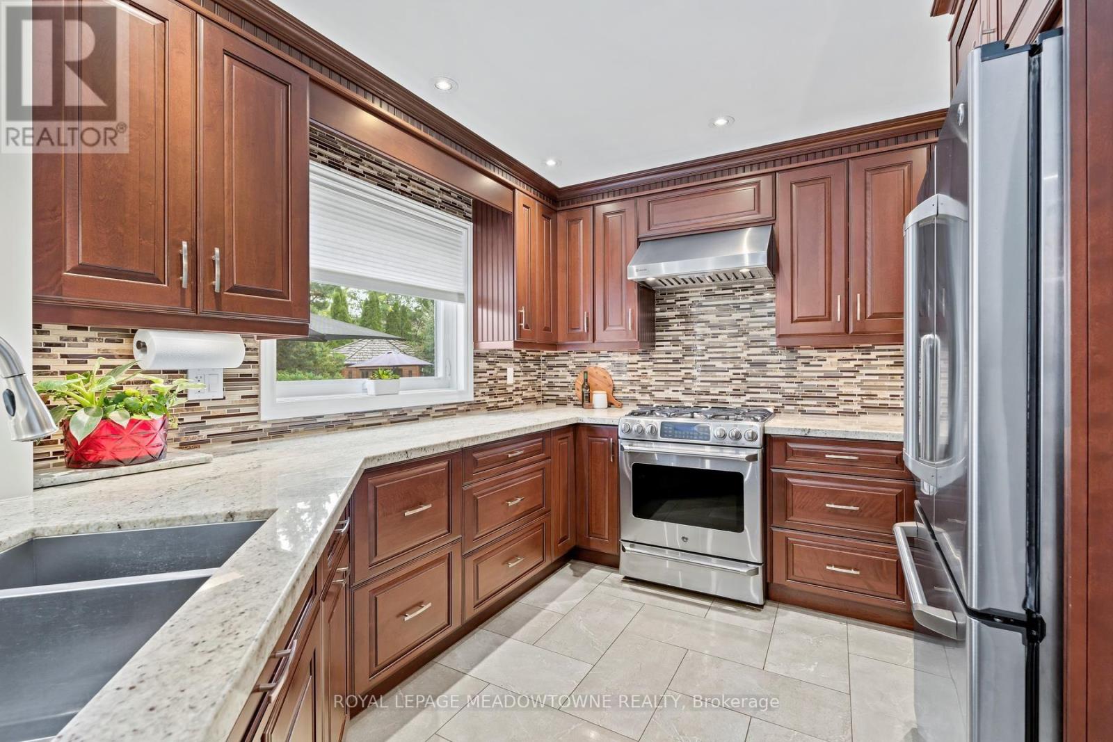38 Chester Crescent, Halton Hills, Ontario  L7G 5W5 - Photo 11 - W13656424