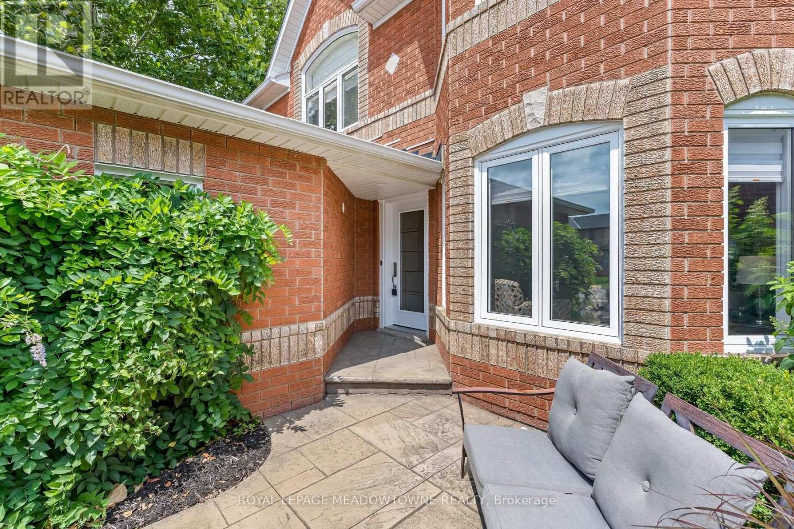38 Chester Crescent, Halton Hills, Ontario  L7G 5W5 - Photo 6 - W13656424