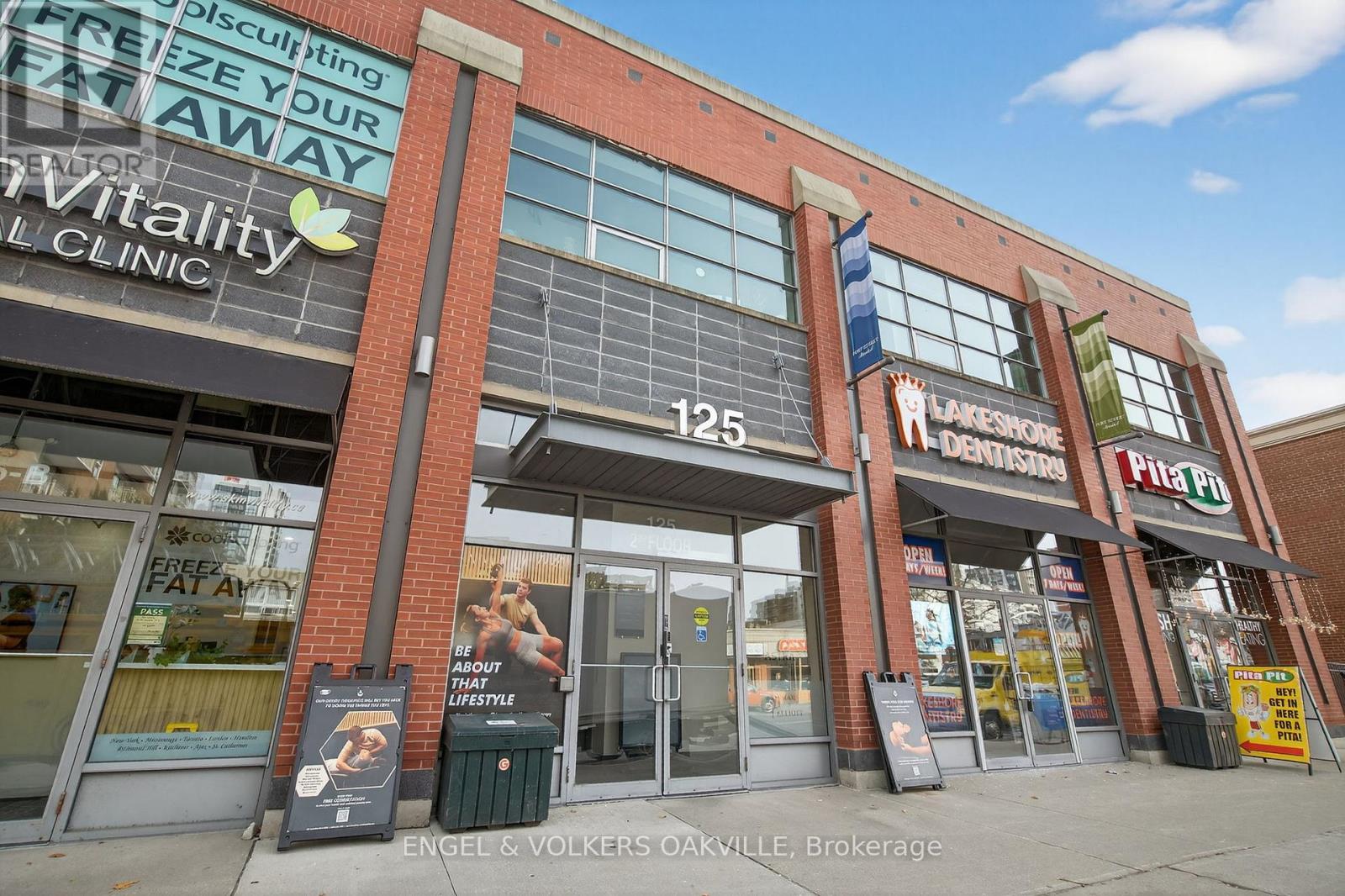 203 - 125 Lakeshore Road E, Mississauga, Ontario  L5G 1E5 - Photo 1 - W13656438