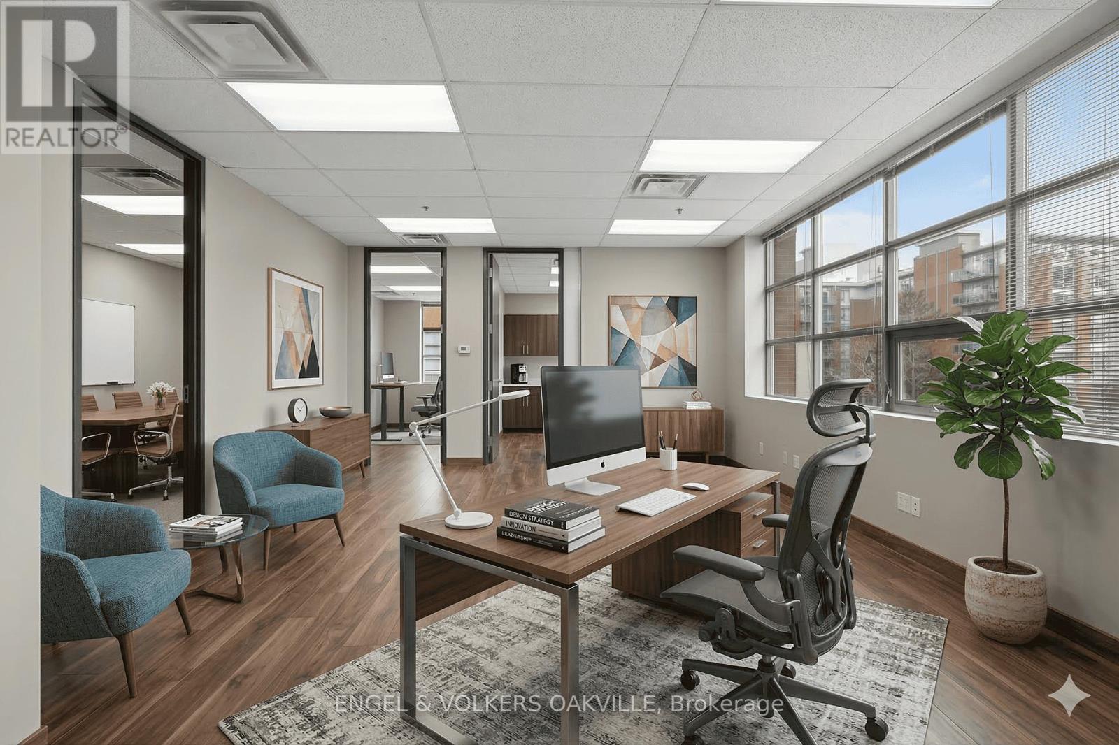 203 - 125 Lakeshore Road E, Mississauga, Ontario  L5G 1E5 - Photo 3 - W13656438