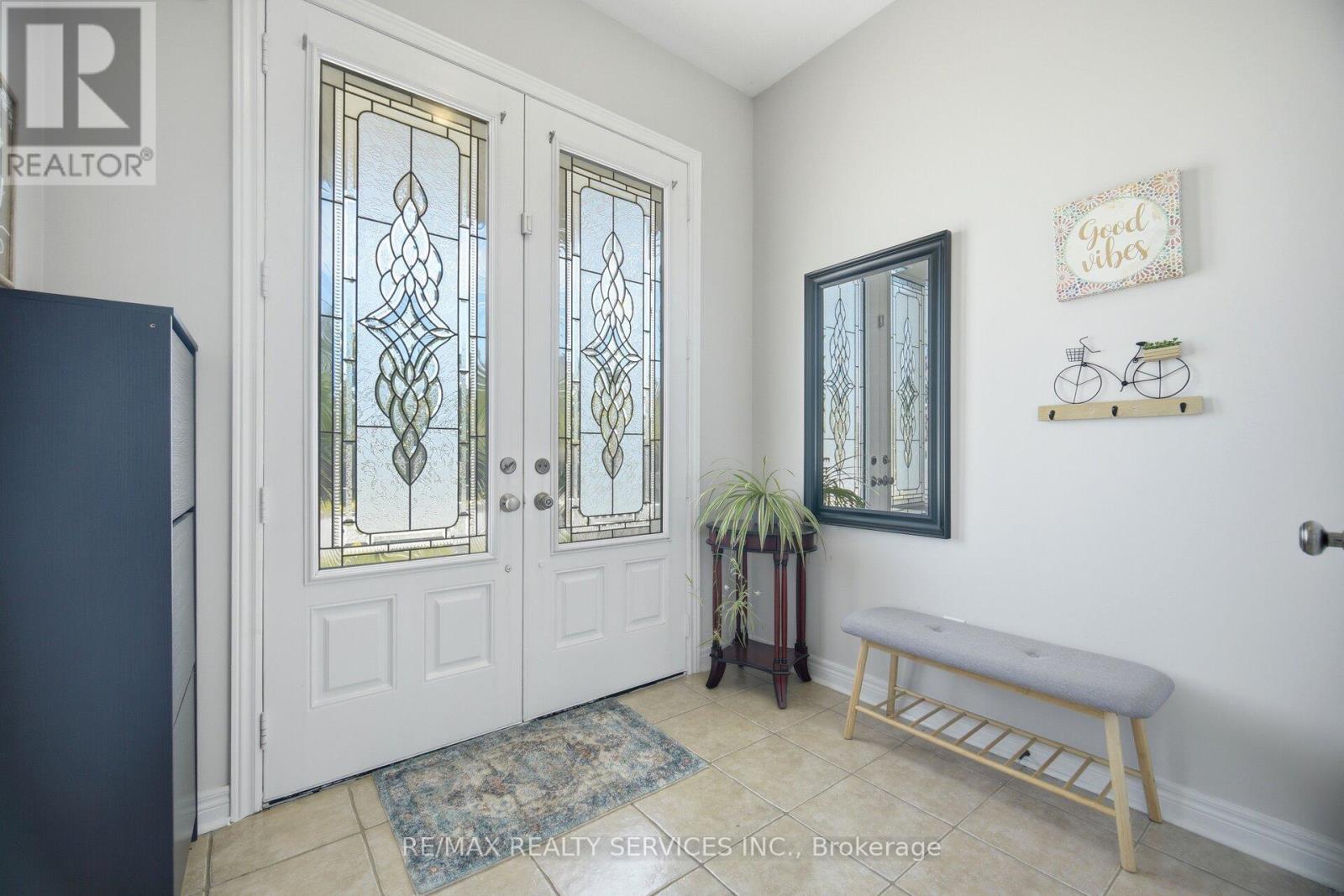 52 Atchison Drive, Caledon, Ontario  L7C 3R5 - Photo 2 - W13656460