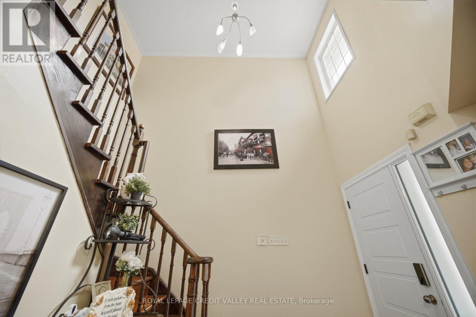 5 Porchlight Road, Brampton, Ontario  L6X 4S3 - Photo 7 - W13656468