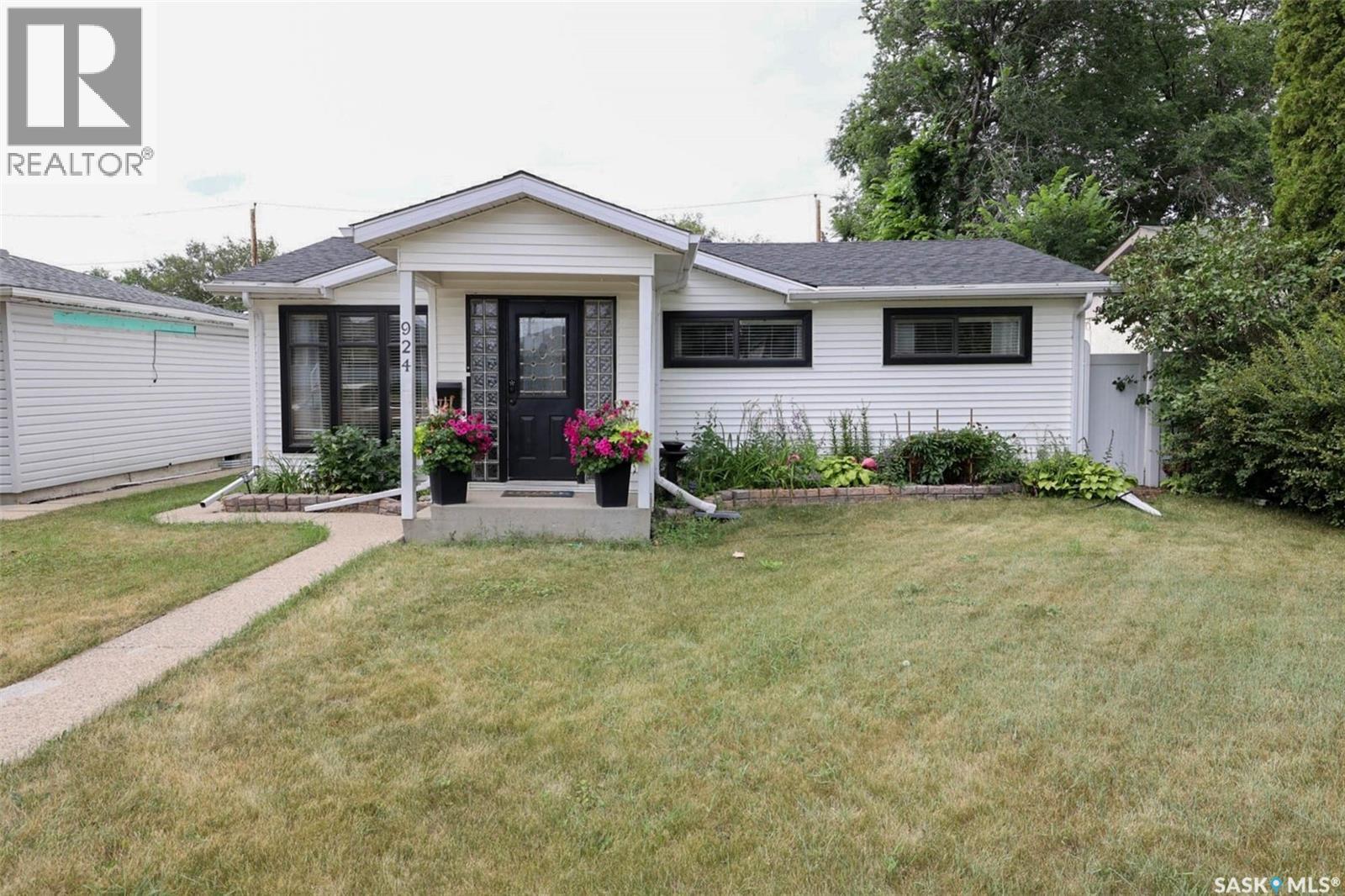 924 Campbell Street, Regina, Saskatchewan  S4T 5P3 - Photo 1 - SK044813