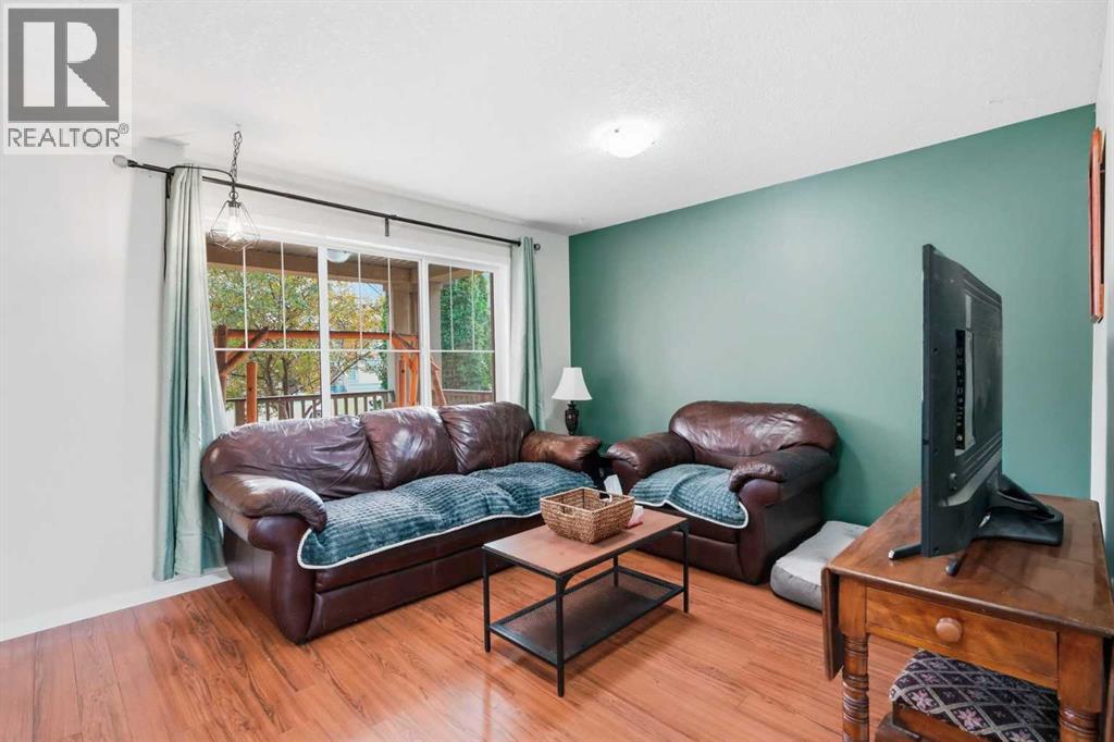 26 Copperpond Place SE, Calgary, Alberta  T2Z 0L6 - Photo 6 - A2336005