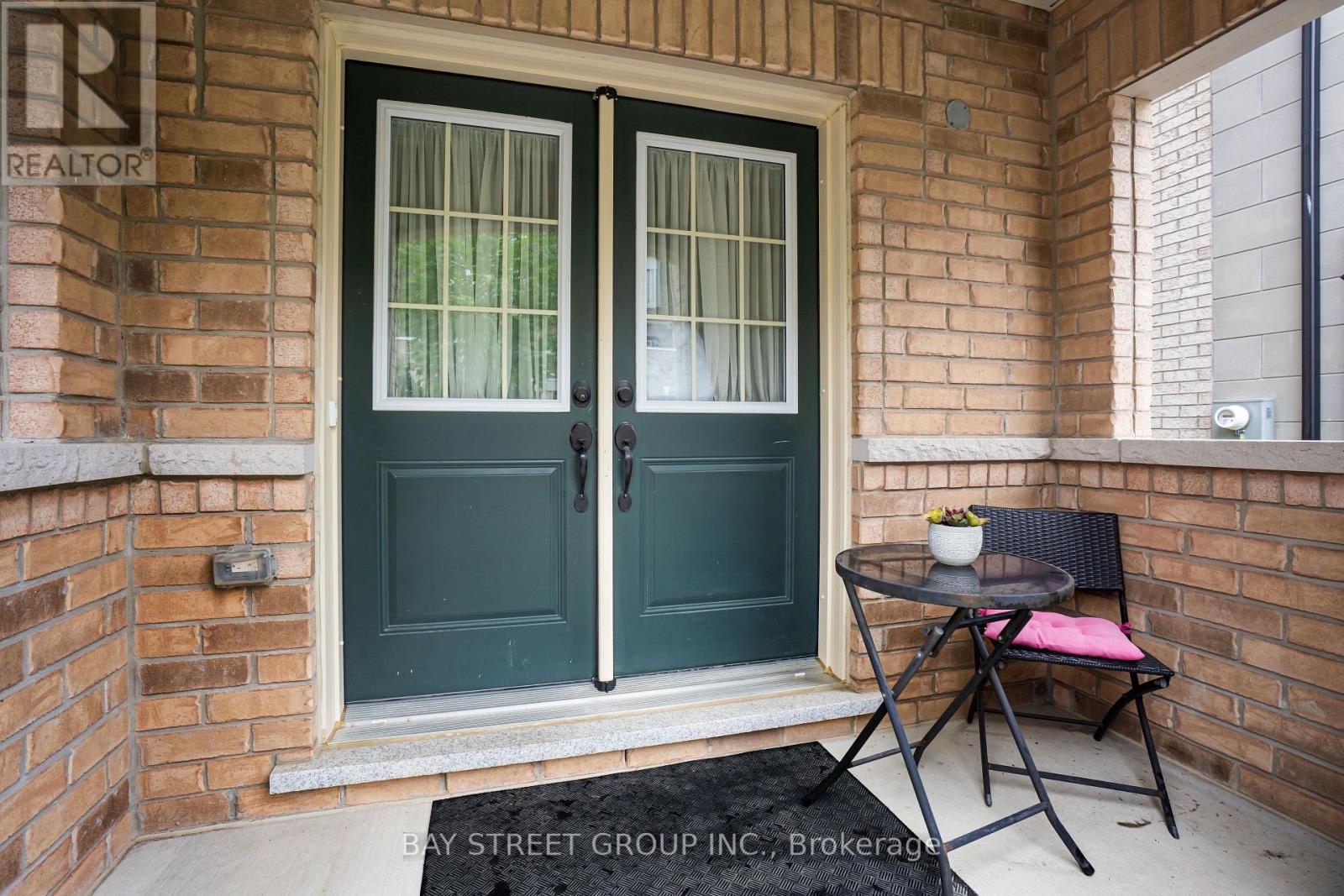 53 Fruitvale Circle, Brampton, Ontario L7A 5B9 - Photo 3 - W13652722