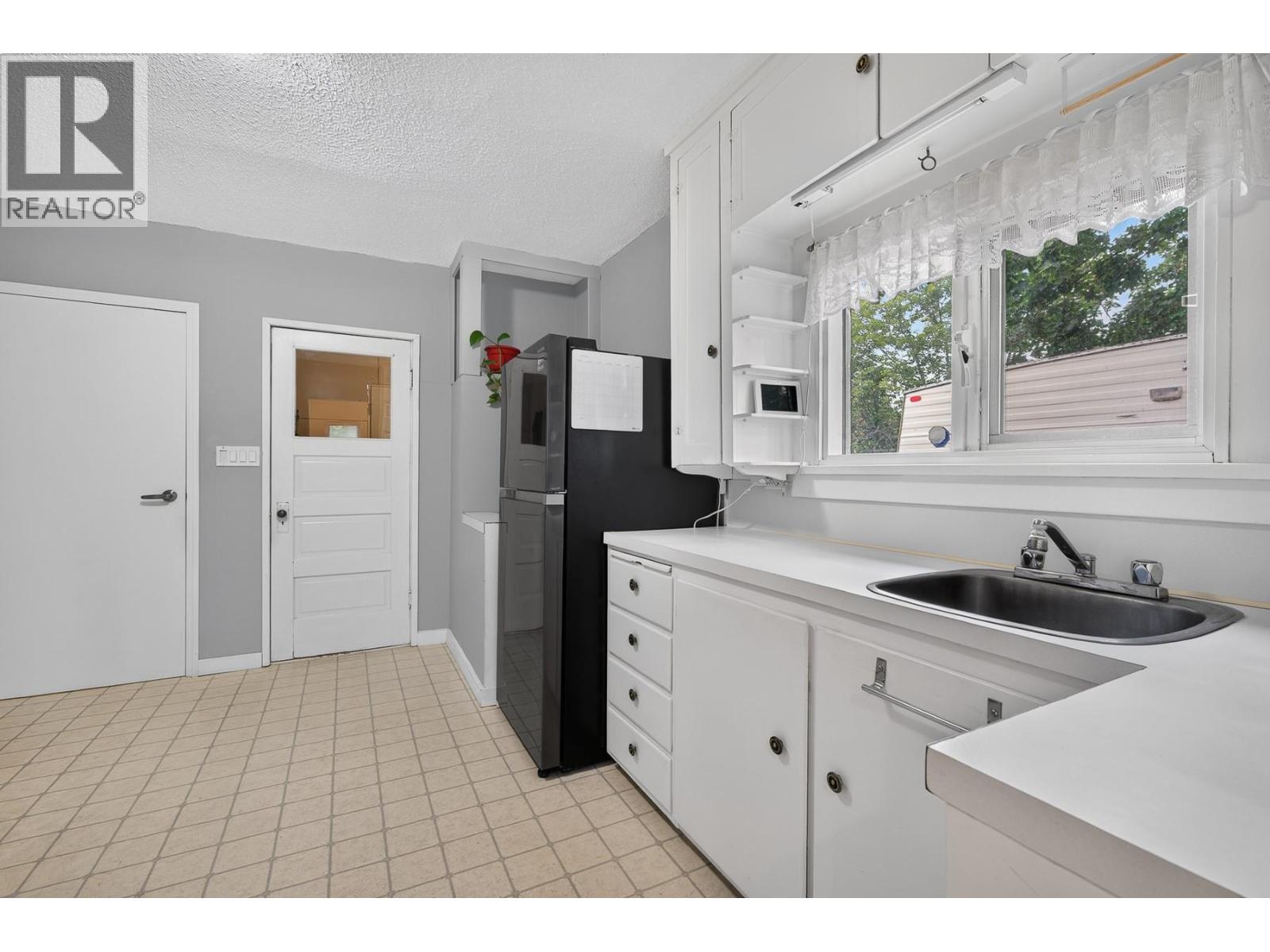 2004 33 Street, Vernon, British Columbia  V1T 5R6 - Photo 15 - 10397035