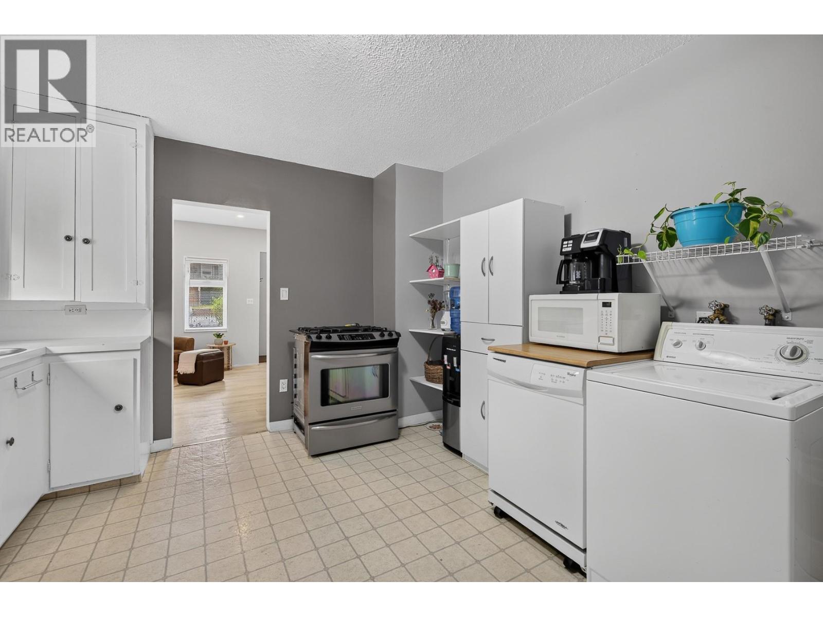 2004 33 Street, Vernon, British Columbia  V1T 5R6 - Photo 16 - 10397035