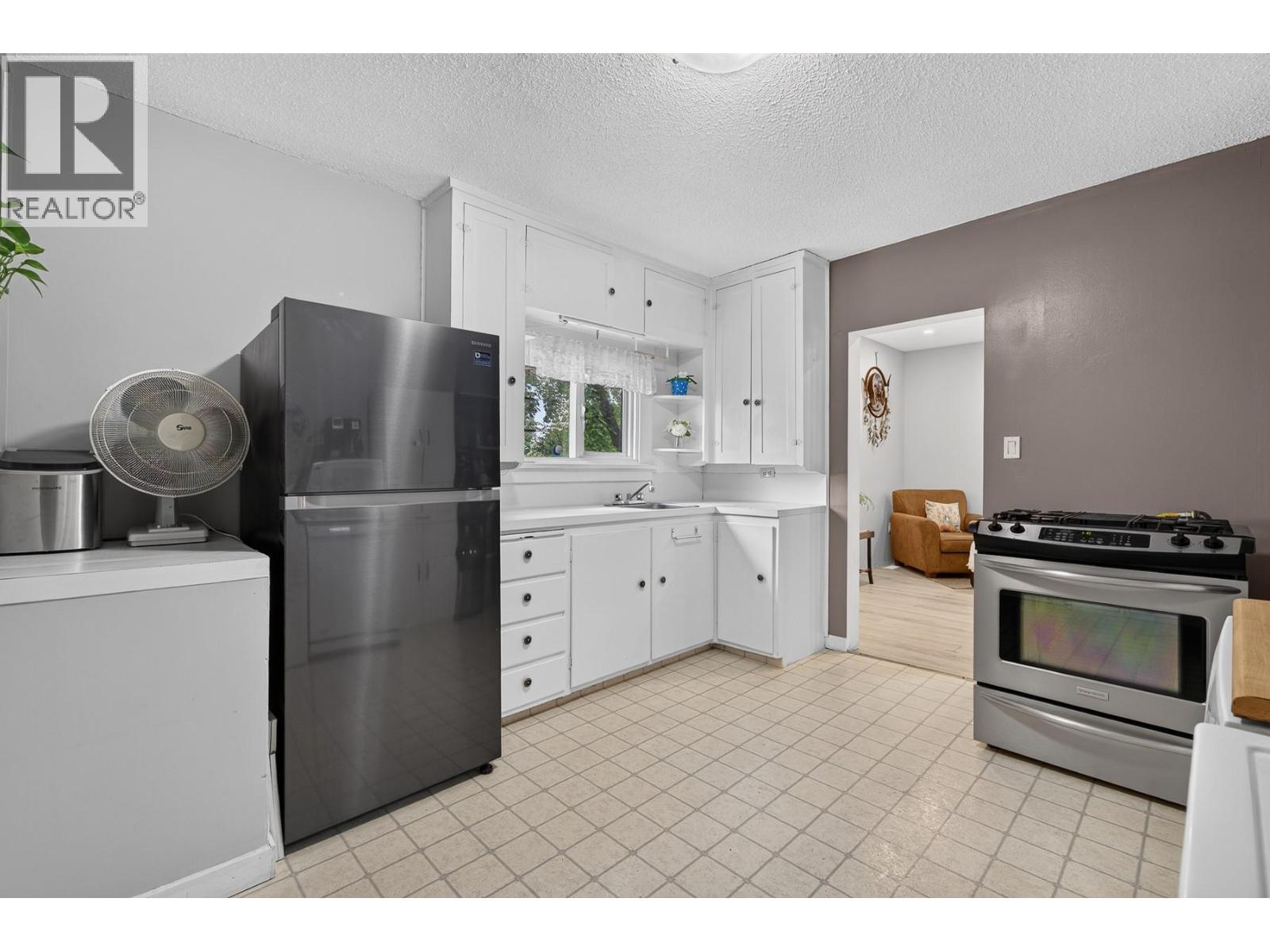 2004 33 Street, Vernon, British Columbia  V1T 5R6 - Photo 17 - 10397035