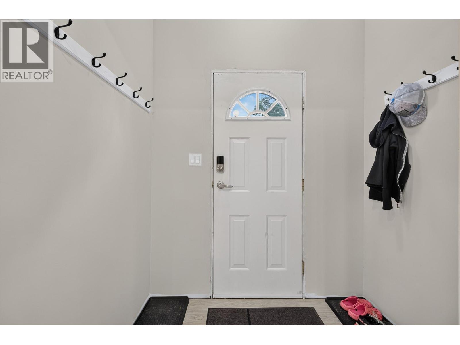 2004 33 Street, Vernon, British Columbia  V1T 5R6 - Photo 7 - 10397035
