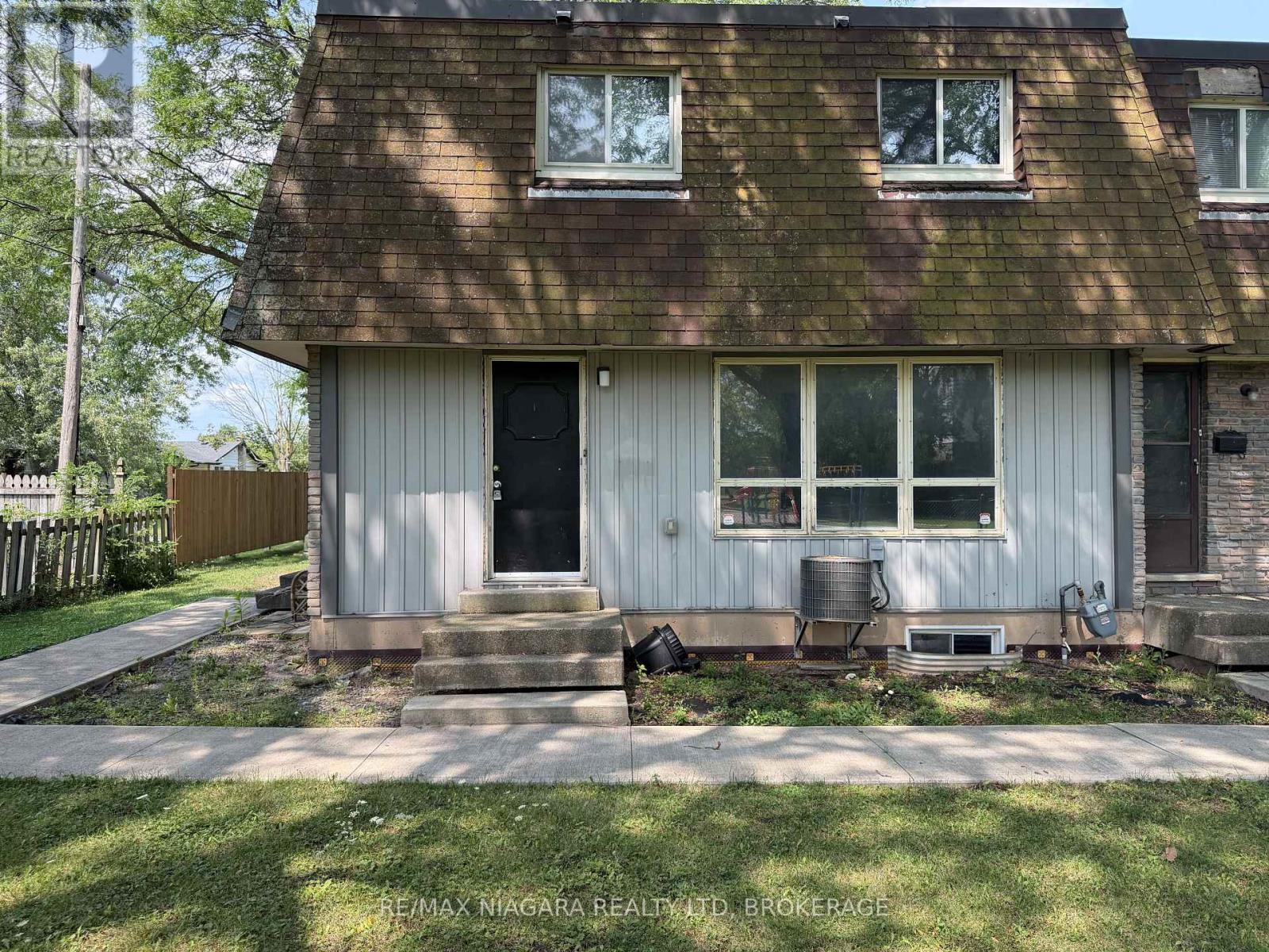 1 - 21 WOODLAWN ROAD, Welland, Ontario
