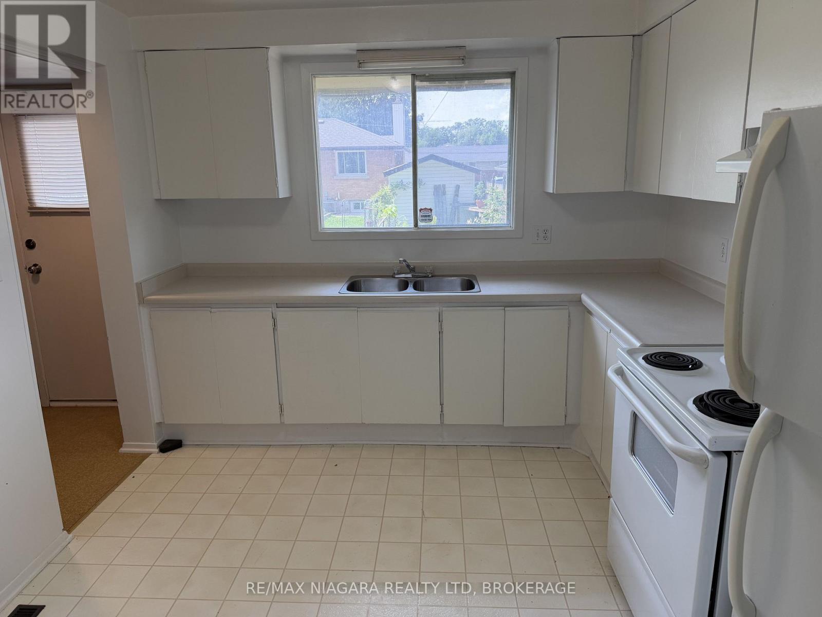 1 - 21 Woodlawn Road, Welland, Ontario  L3C 5Y7 - Photo 2 - X13656568