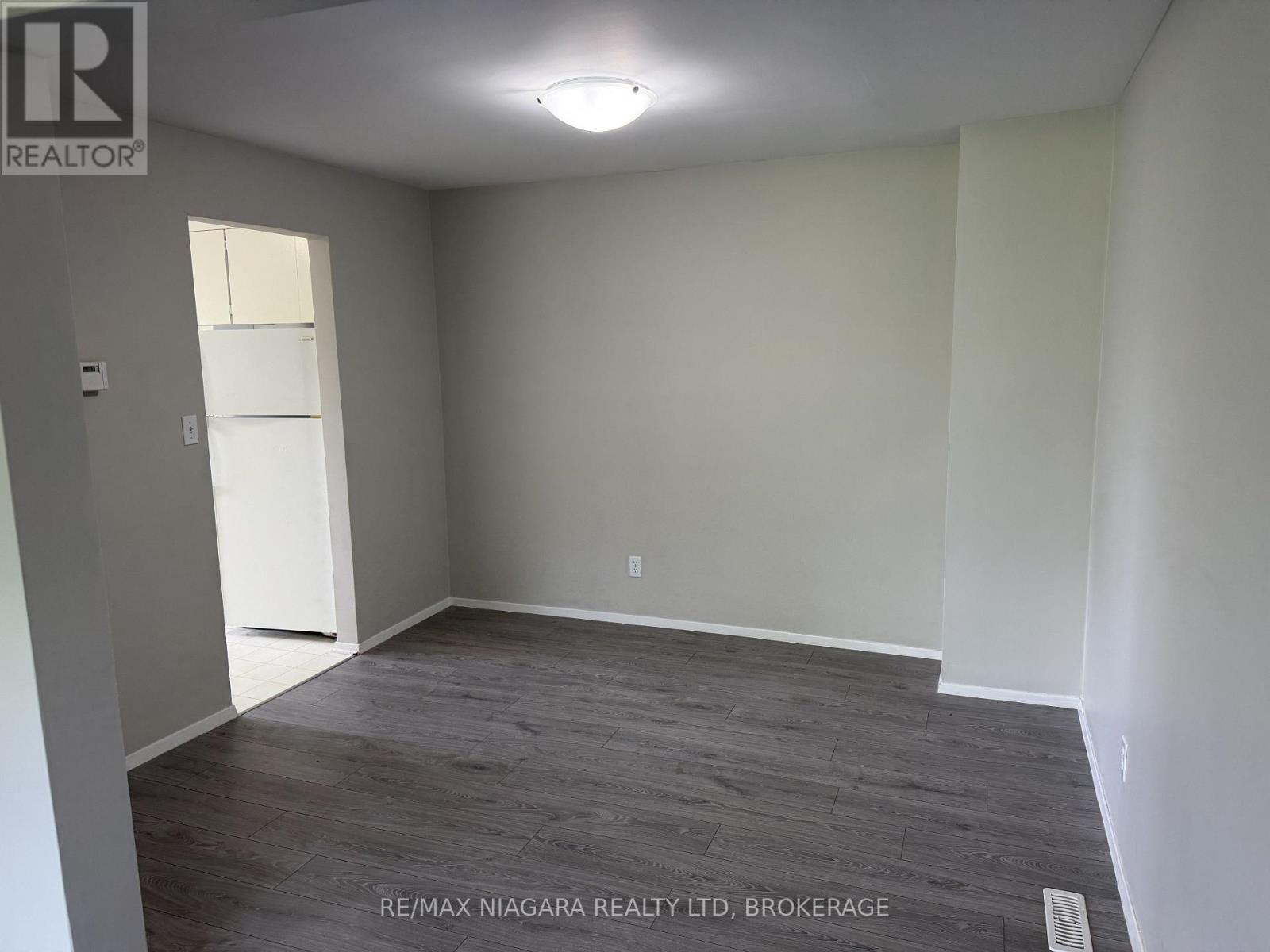 1 - 21 Woodlawn Road, Welland, Ontario  L3C 5Y7 - Photo 5 - X13656568