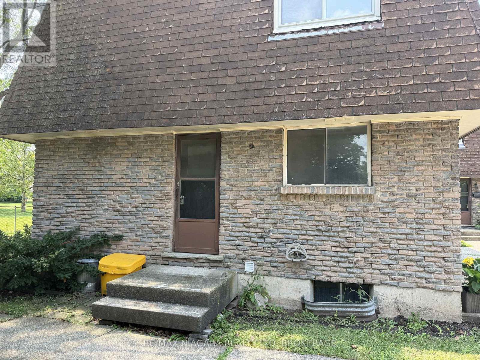 4 - 21 WOODLAWN ROAD, Welland, Ontario