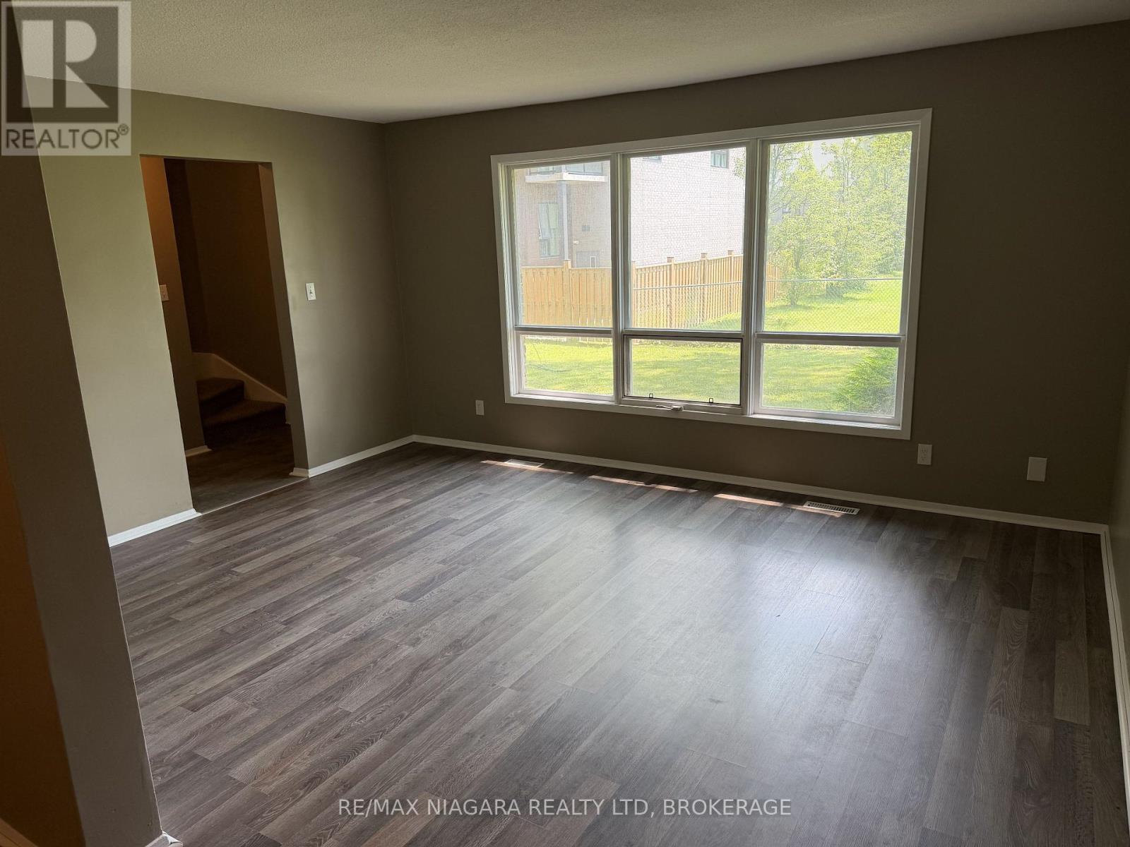 4 - 21 Woodlawn Road, Welland, Ontario  L3C 5Y7 - Photo 4 - X13656574