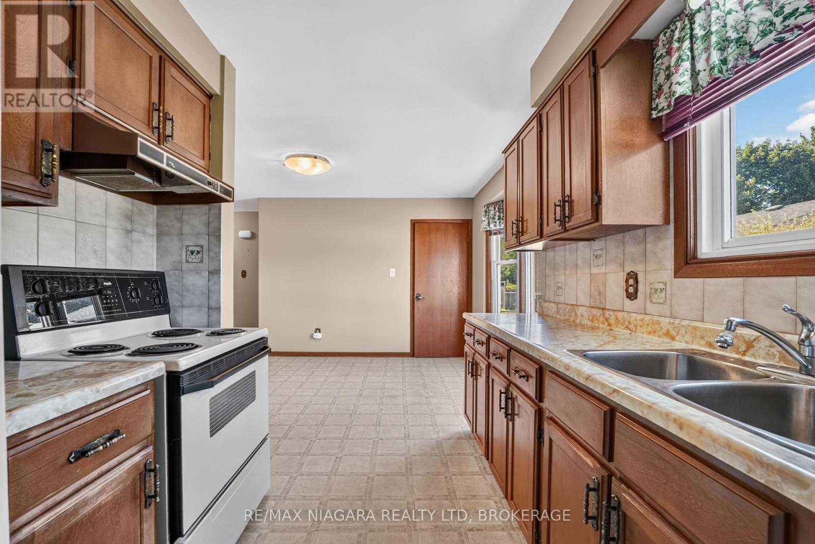 5777 Sunnylea Crescent, Niagara Falls (Arad/fallsview), Ontario L2G 2S1 - Photo 10 - X13656640
