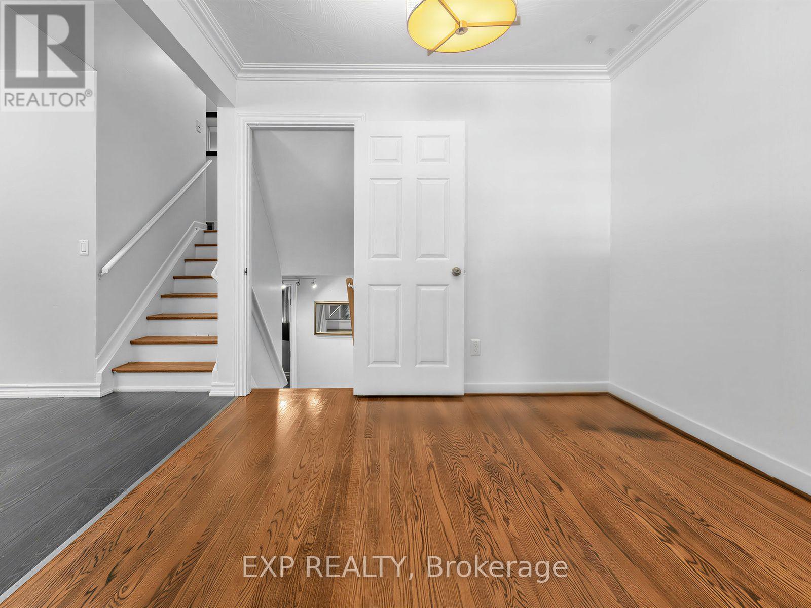 1586 Sandgate Crescent, Mississauga, Ontario  L5J 2E5 - Photo 10 - W13656594