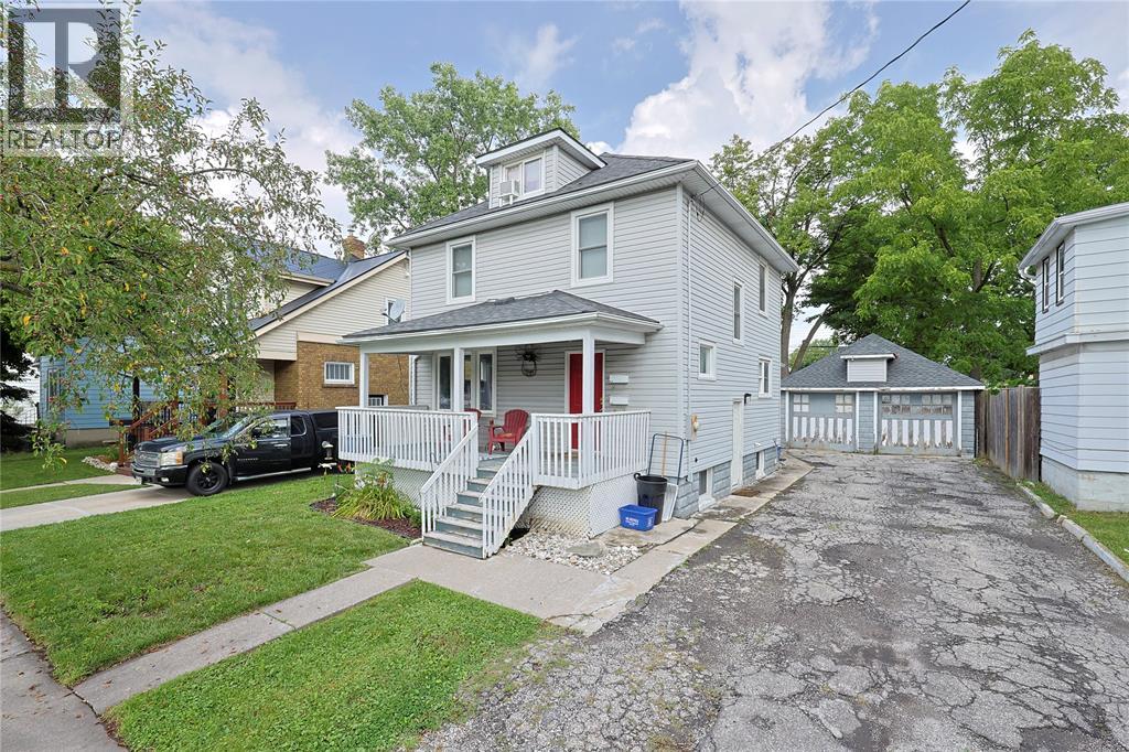 414 Davis Street, Sarnia, Ontario  N7T 1C3 - Photo 1 - 26019121