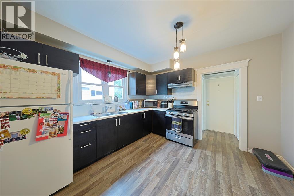414 Davis Street, Sarnia, Ontario  N7T 1C3 - Photo 4 - 26019121