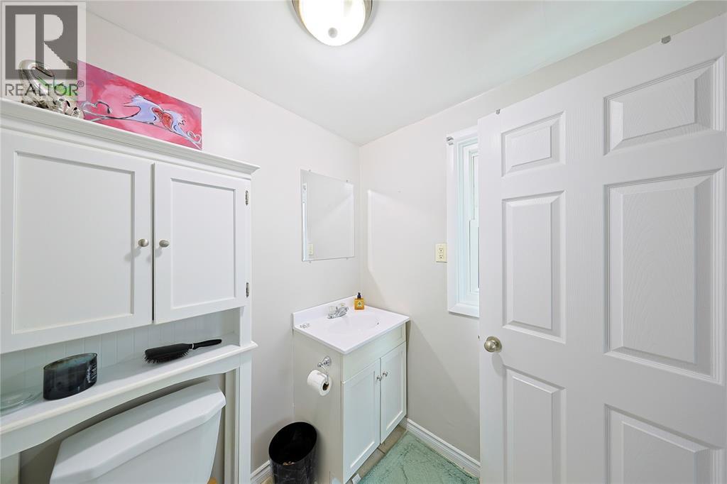 414 Davis Street, Sarnia, Ontario  N7T 1C3 - Photo 8 - 26019121