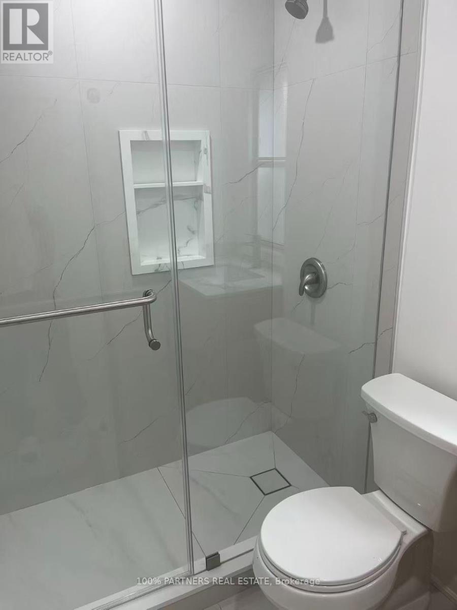Upper 299 Robina Avenue E, Toronto, Ontario  M6C 3Z2 - Photo 5 - C13563530