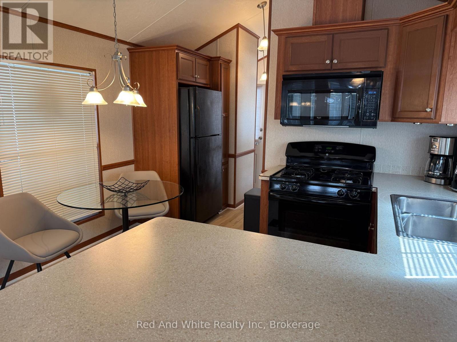 103 Madawaska Trail, Wasaga Beach, Ontario  L9Z 1X7 - Photo 9 - S13656554
