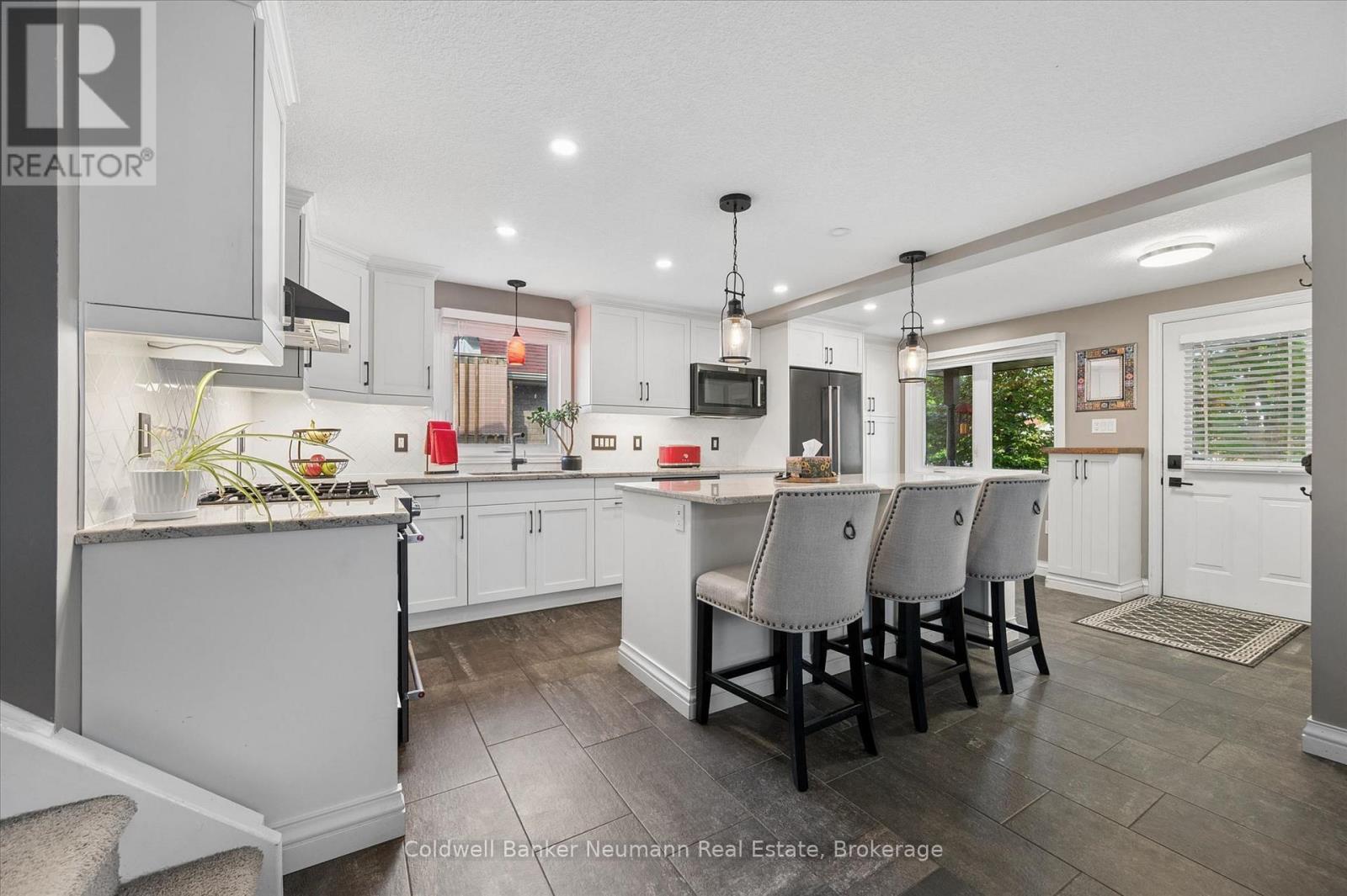 81 Candlewood Drive, Guelph, Ontario  N1K 1T7 - Photo 4 - X13656546