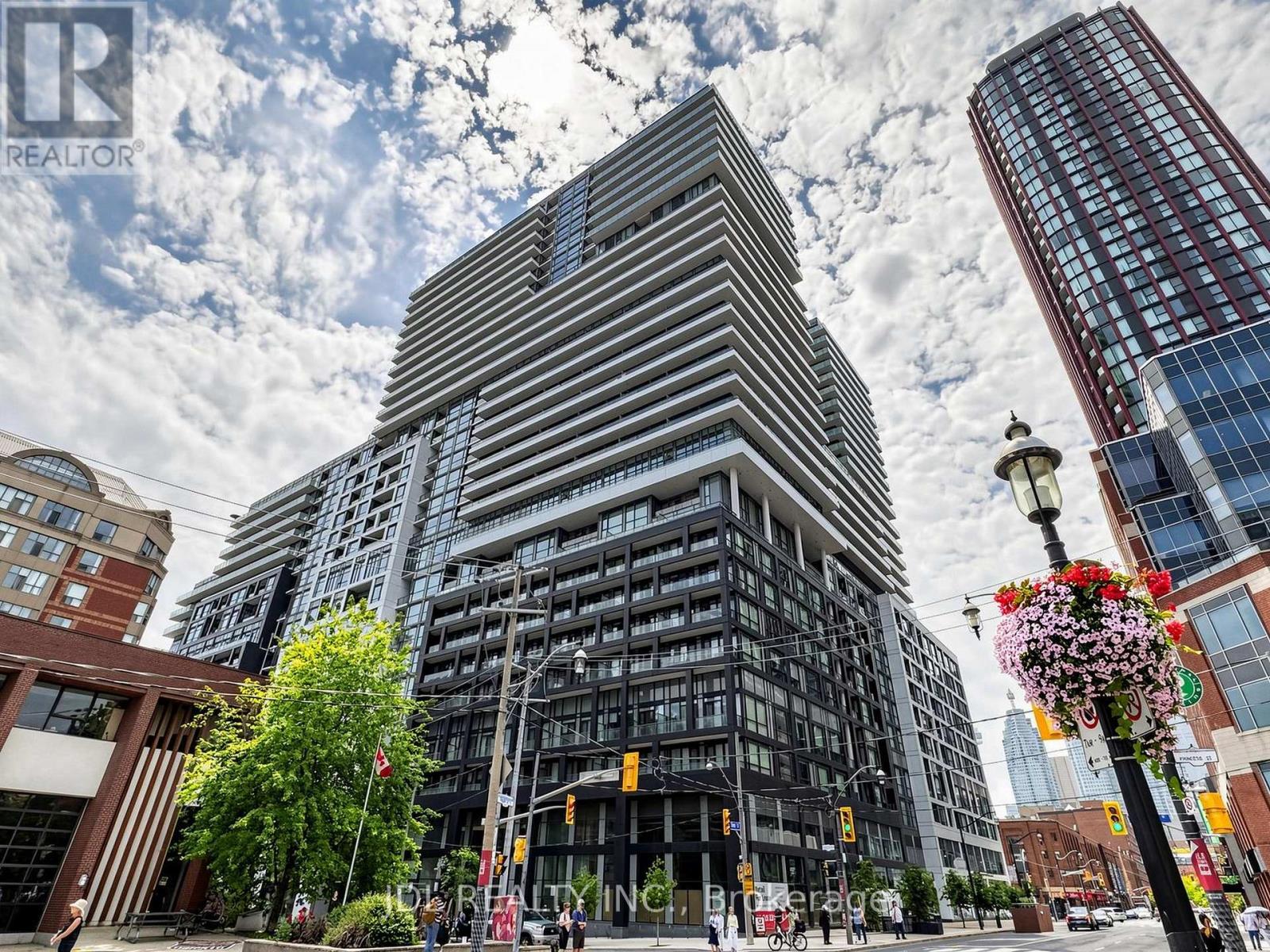 2005 - 70 PRINCESS STREET, Toronto, Ontario