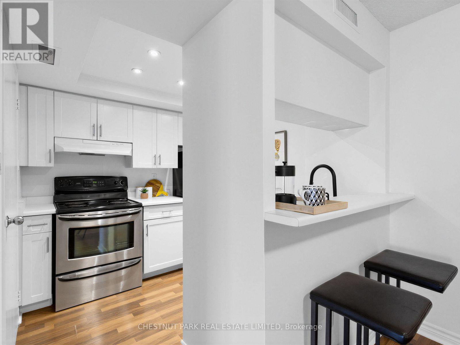 1408 - 1001 Bay Street, Toronto, Ontario  M5S 3A6 - Photo 12 - C13656656