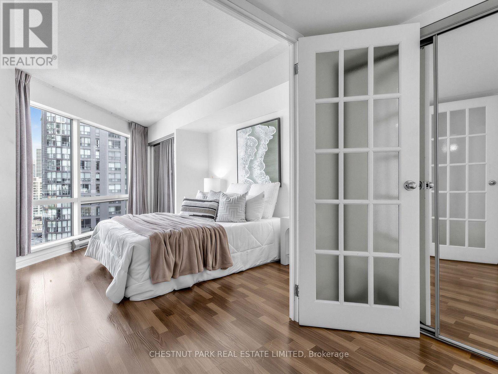 1408 - 1001 Bay Street, Toronto, Ontario  M5S 3A6 - Photo 14 - C13656656