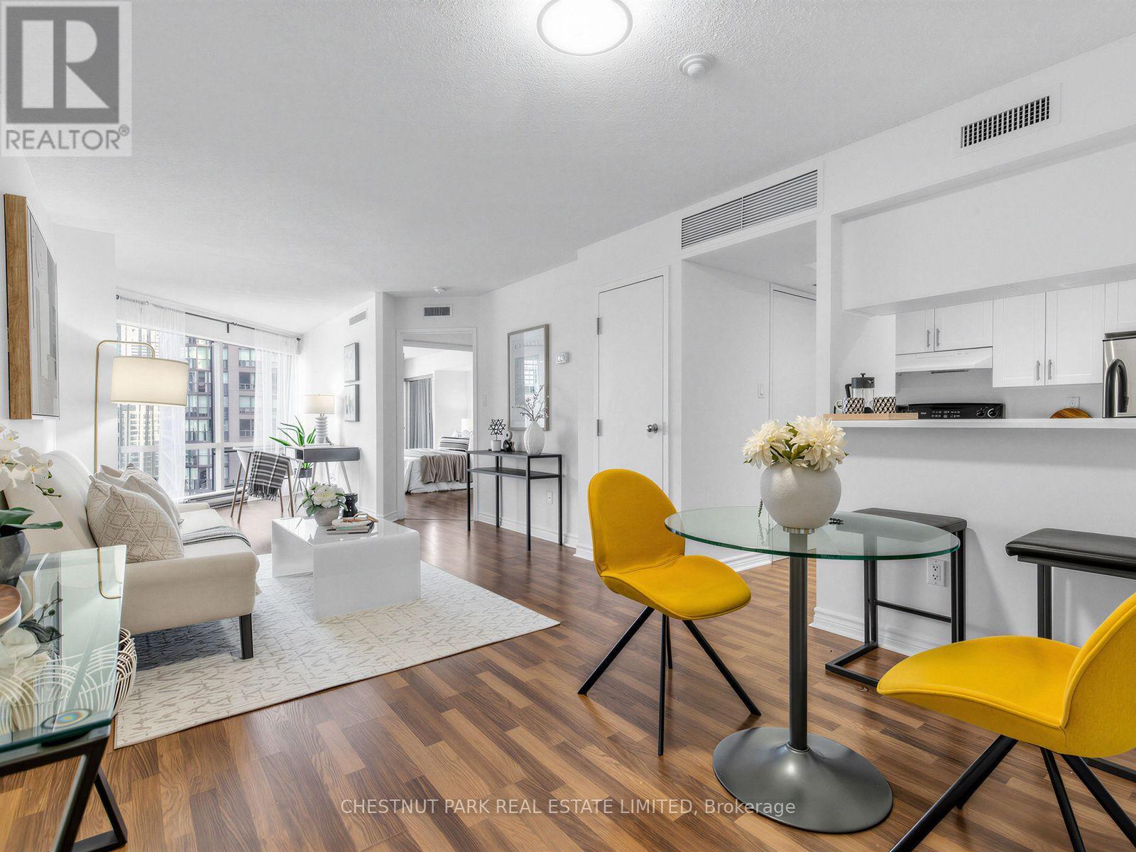 1408 - 1001 Bay Street, Toronto, Ontario  M5S 3A6 - Photo 2 - C13656656