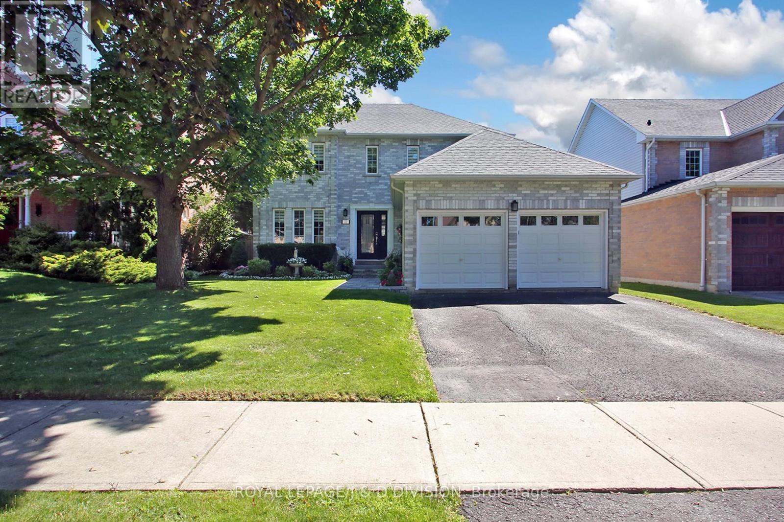 22 LAHAYE DRIVE, Whitby, Ontario