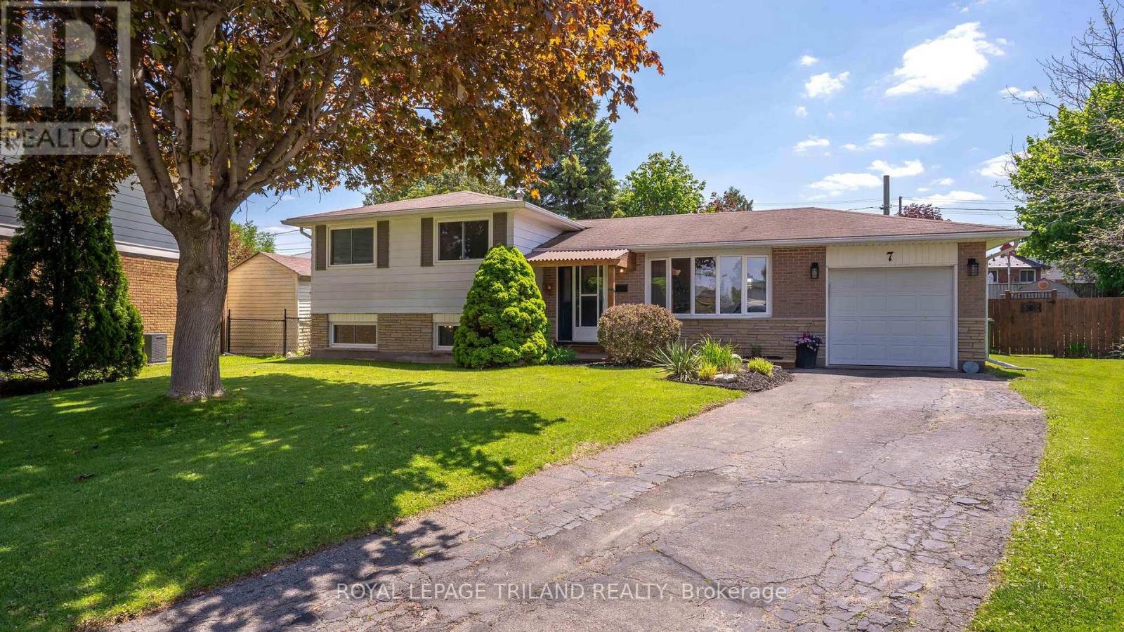 7 STIRLING CRESCENT, St. Thomas, Ontario