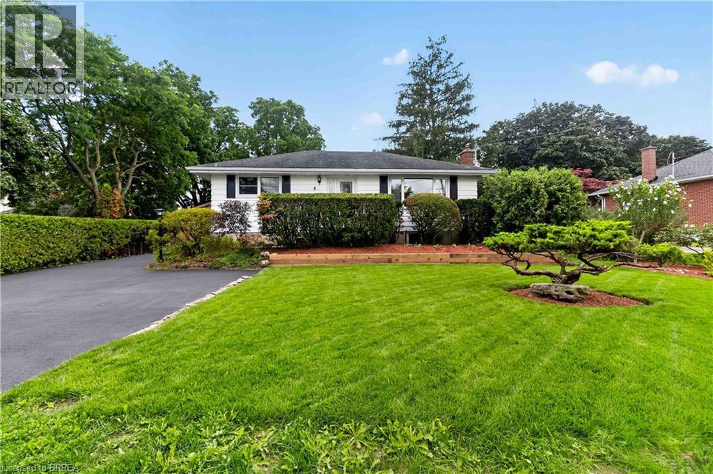 8 AVONDALE Crescent, Brantford, Ontario