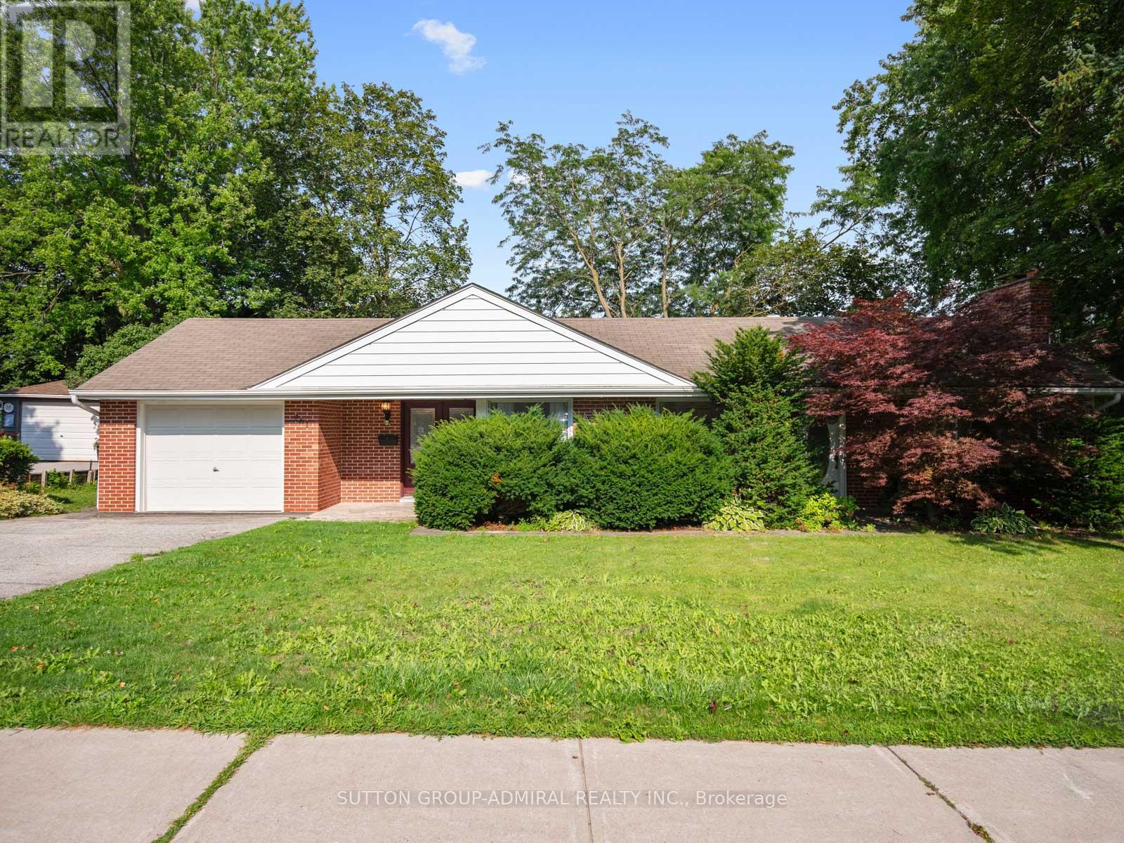 261 Carol Avenue, Newmarket, Ontario  L3Y 4T2 - Photo 2 - N13656550