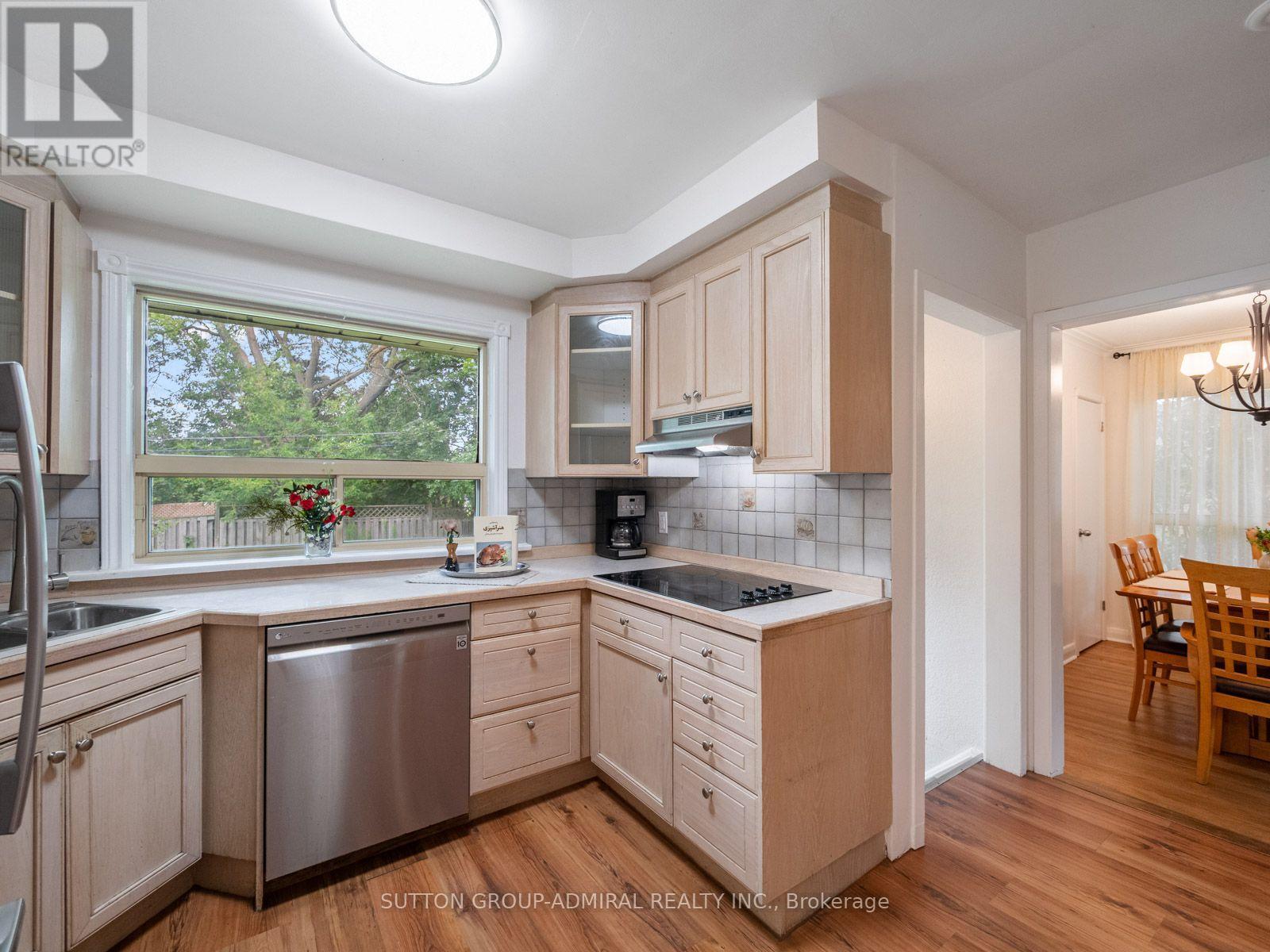 261 Carol Avenue, Newmarket, Ontario  L3Y 4T2 - Photo 9 - N13656550