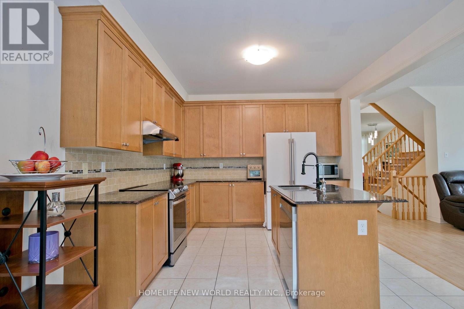 153 Alexander Lawrie Avenue, Markham, Ontario  L6E 0J3 - Photo 12 - N13656636