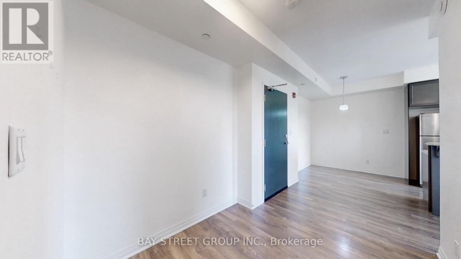 512 - 2 Adam Sellers Street, Markham, Ontario  L6B 1P2 - Photo 2 - N13656658