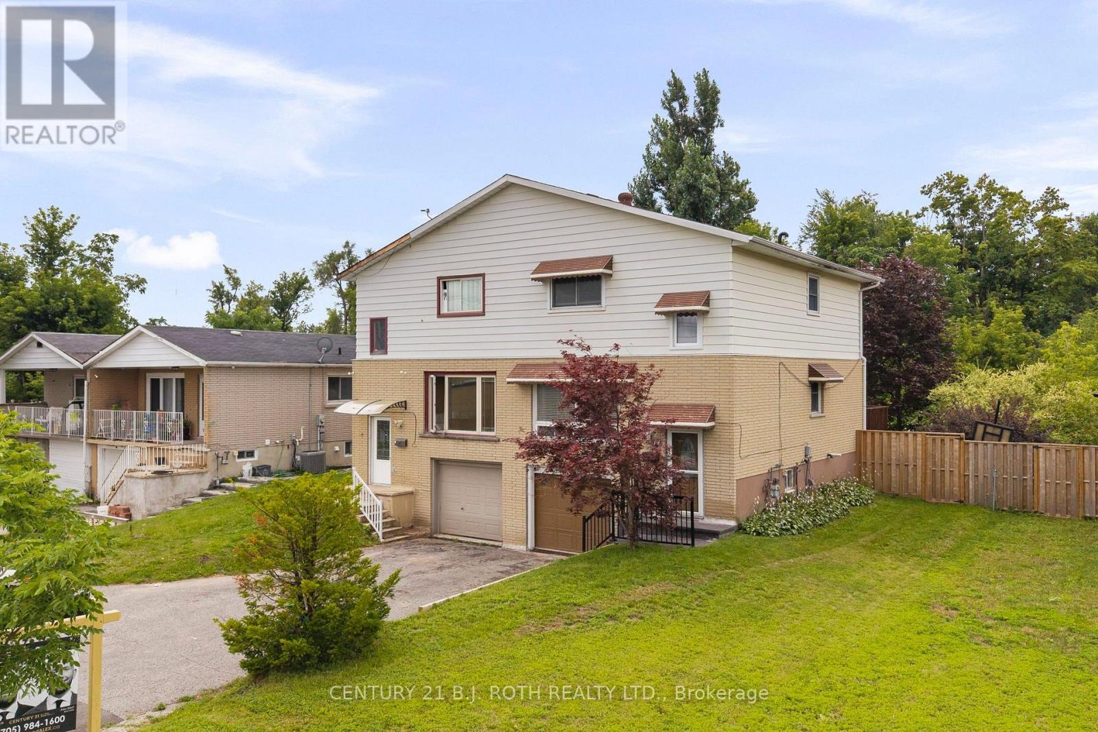 14 Innisfil Street, Barrie, Ontario  L4N 3C9 - Photo 2 - S13656542